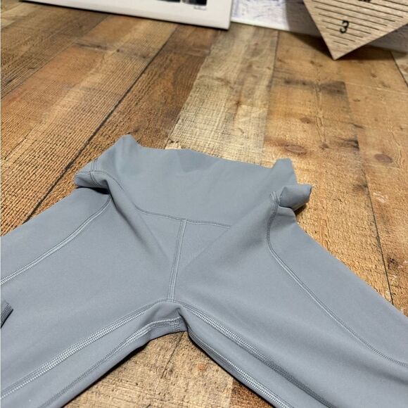 Lululemon Align High Rise Pant with Pockets 25"
Rhino Grey size 2 - Picture 8 of 11